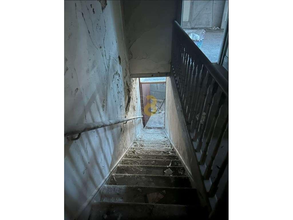 Armazém para Remodelação com Grande Potencial - Milheirós, Maia-9