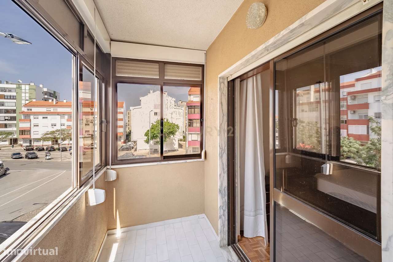 Apartamento T3 em Amora, Seixal - Oportunidade Única!-18