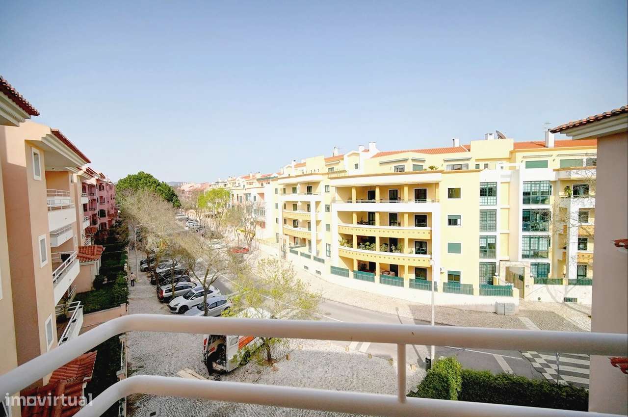 T2 com Vista Mar na Costa da Guia | Último Piso com Garagem Box Dupla-17