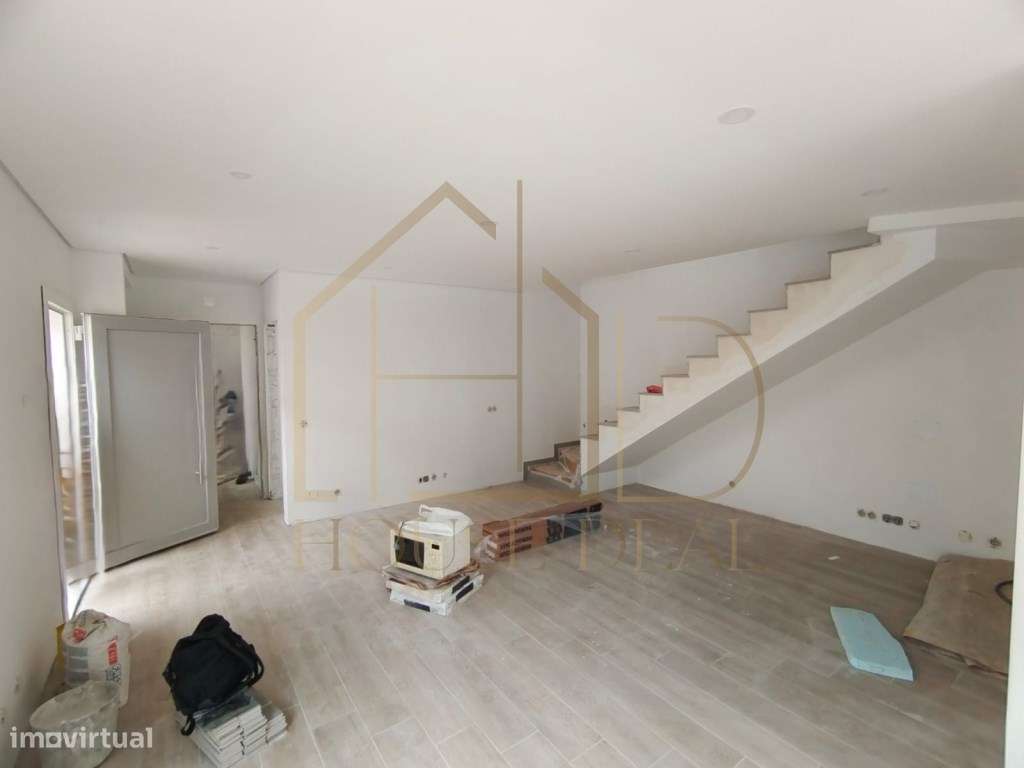 GRANDIOSA Moradia T3+1 com espaço para piscina. Fernão Ferro-7