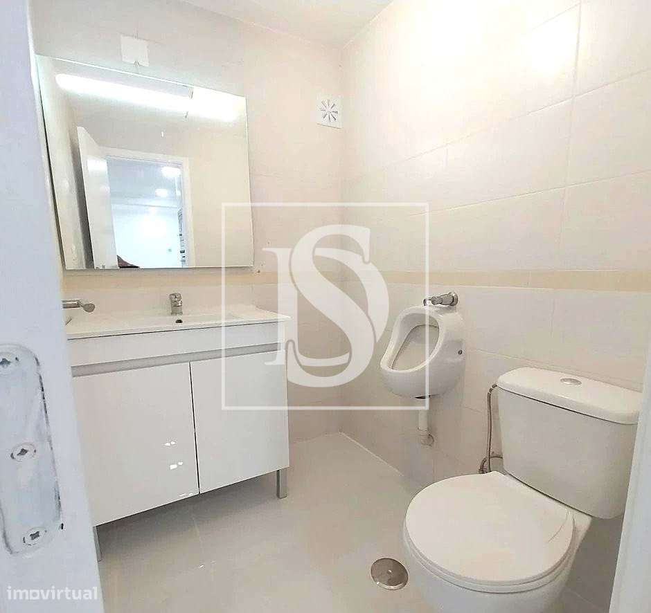 Loja transformada em T1 em Vale de Milhaços, Corroios - Grande imagem: 5/8