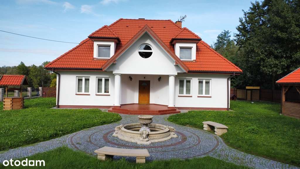 Dom pełen charakteru w stylu polskiego dworu-1