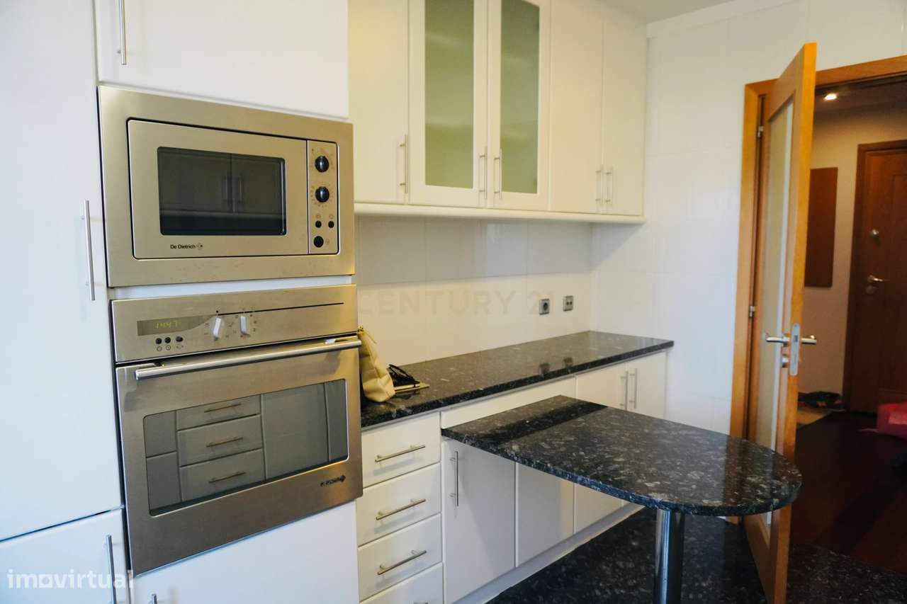 T3 com Suite, Varandas e Garagem em Lordelo do Ouro - Grande imagem: 5/29