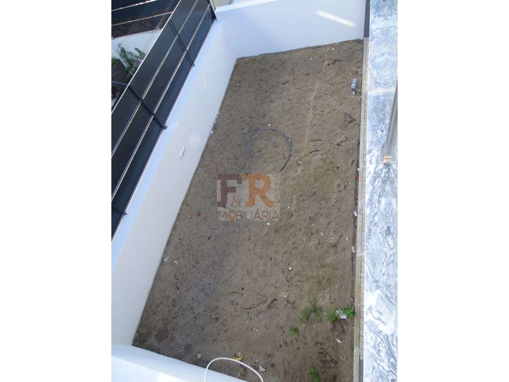 Geminada Duplex T3 com Pérgula (espaço para Piscina) Pinhal General...-30