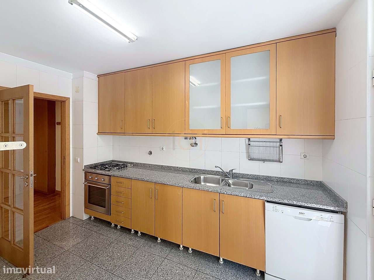 Apartamento T2 | Rua Brito Capelo, Matosinhos — Para Arrendamento - Grande imagem: 5/18