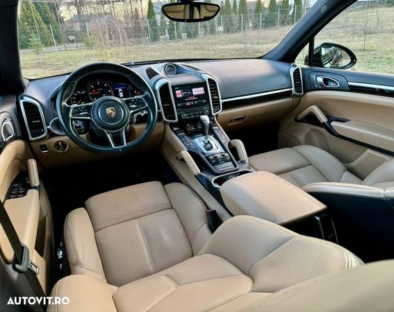 Porsche Cayenne 3.0 L - 10