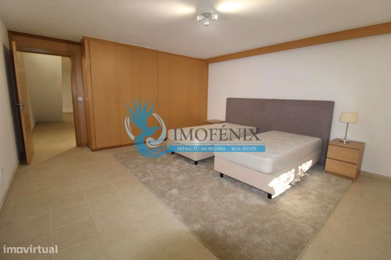 Moradia Geminada renovada T2+1 com piscina e garagem- Patroves- Albufe-37