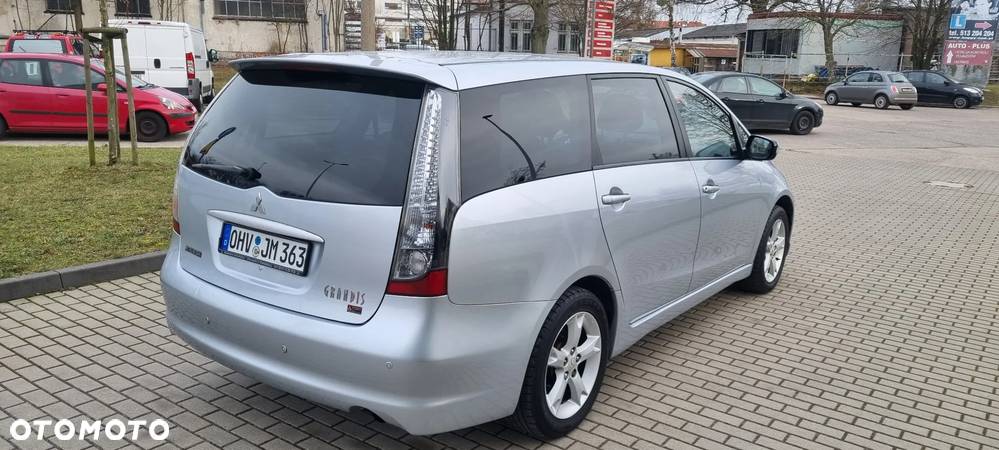 Mitsubishi Grandis 2.0 DI-D 7-Sitzer Intense - 4