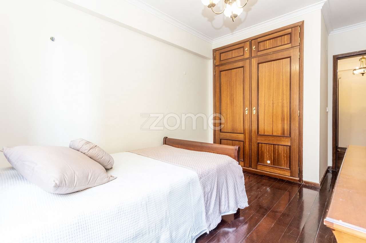 T3 com Lugar Estacionamento privado, perto Metro-16