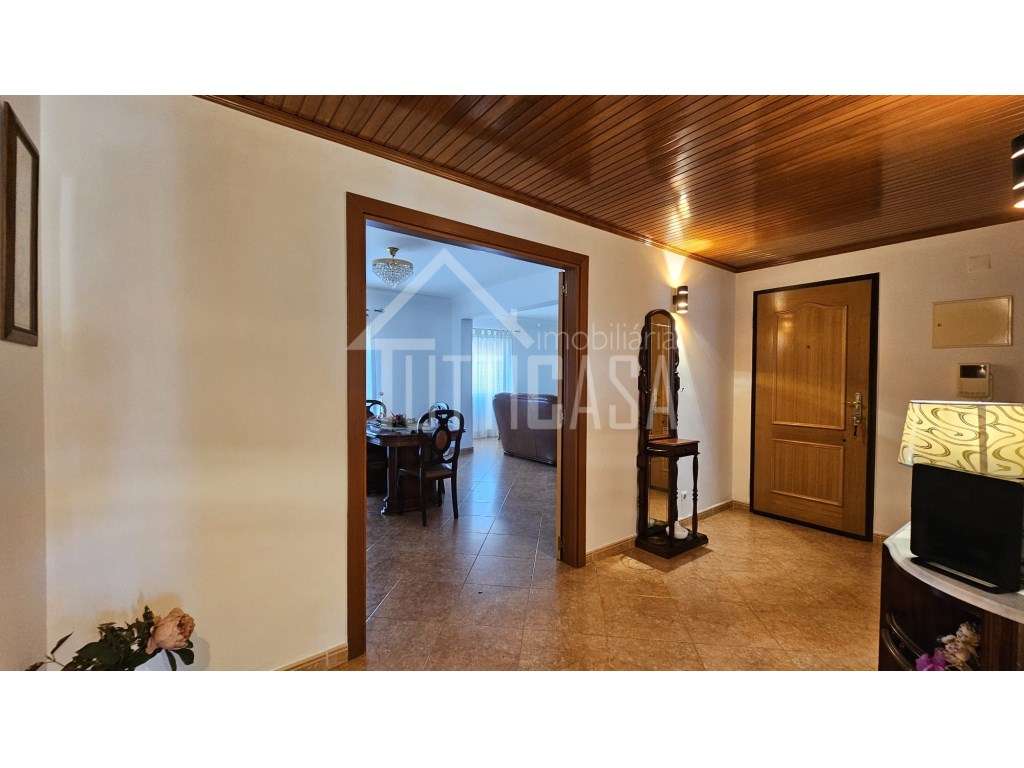 Apartamento T3 com garagem BOX em Alcainça-40