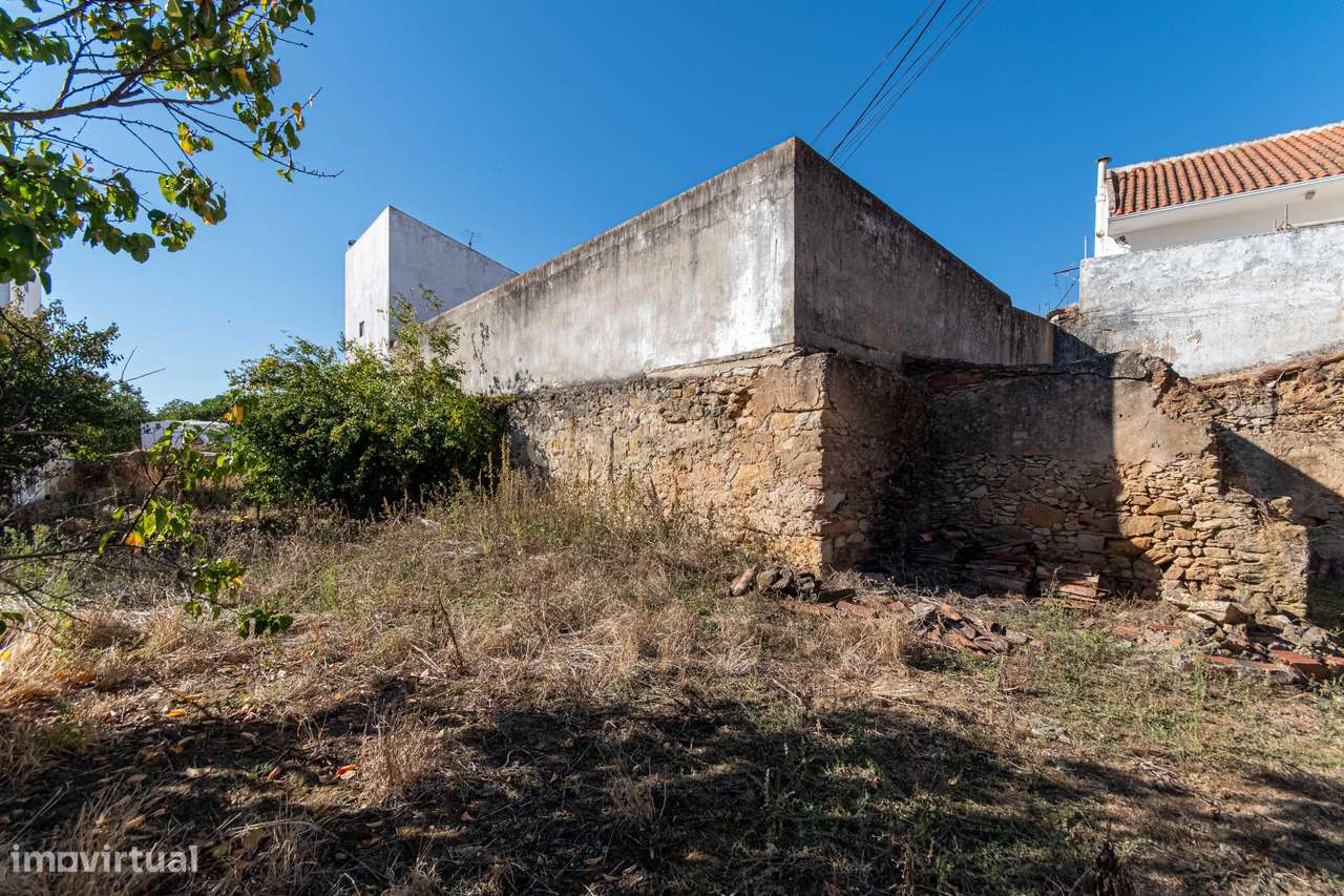 Prédio Urbano em Ruína em Labrugeira-8