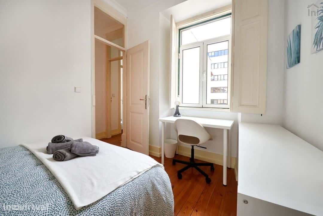 Cozy double bedroom in Avenida - Room 5