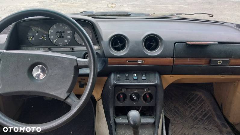 Mercedes Benz w123 240d 72km zarejestrowany - 14