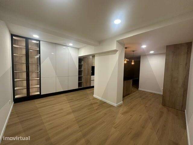 Apartamento T2 Completamente Remodelado - Centro Ericeira-6
