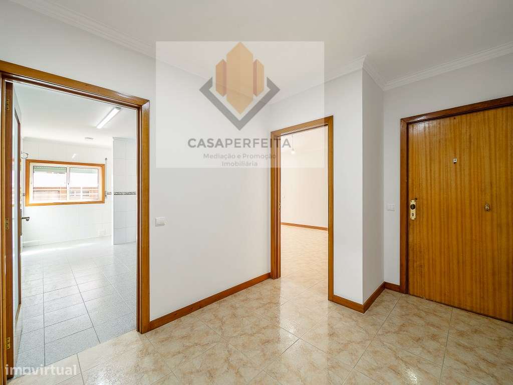Fabuloso Apartamento T3 de 3 Frentes com Varanda e Box - Avintes-17