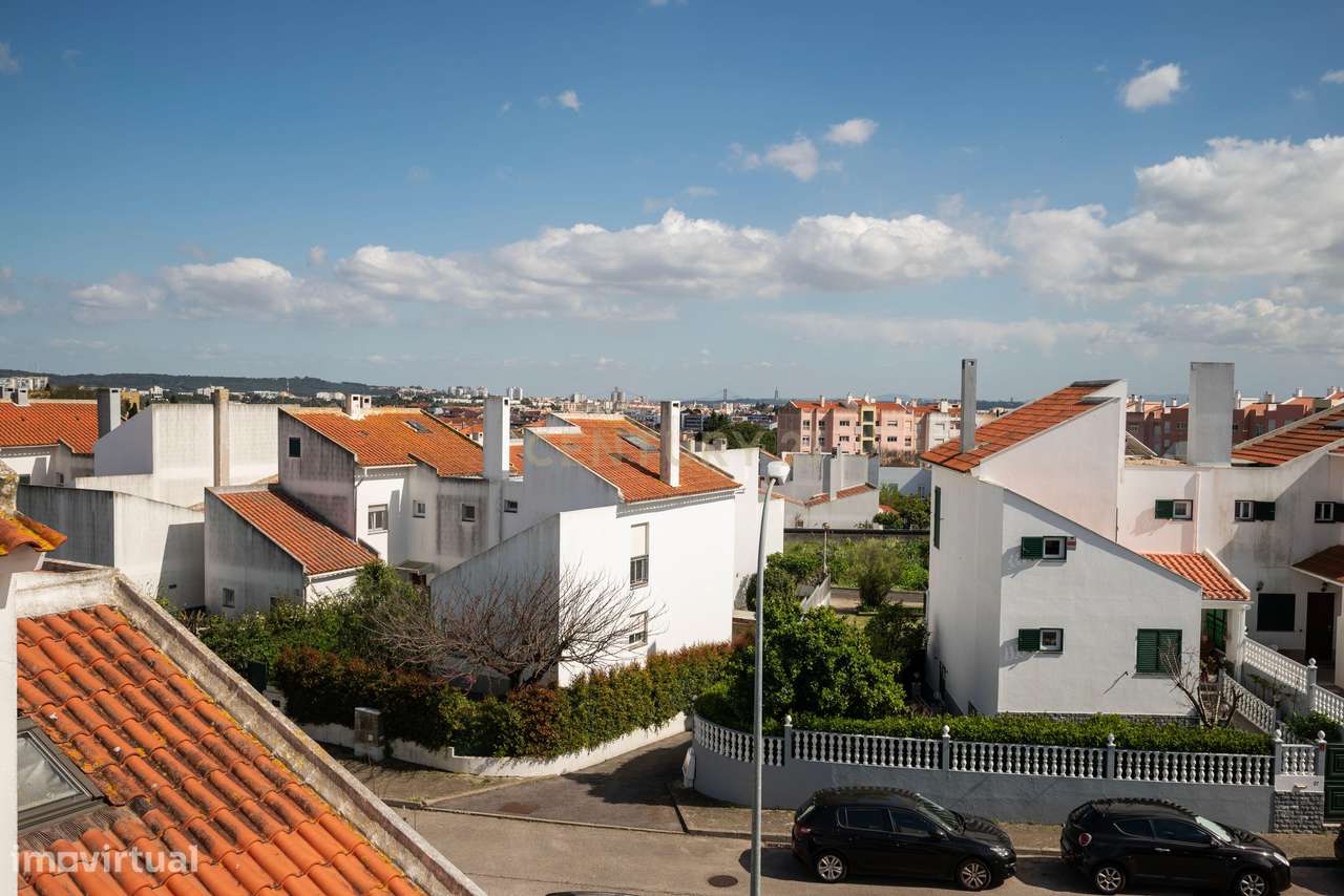 Moradia T4+1 para venda em Queijas.-29