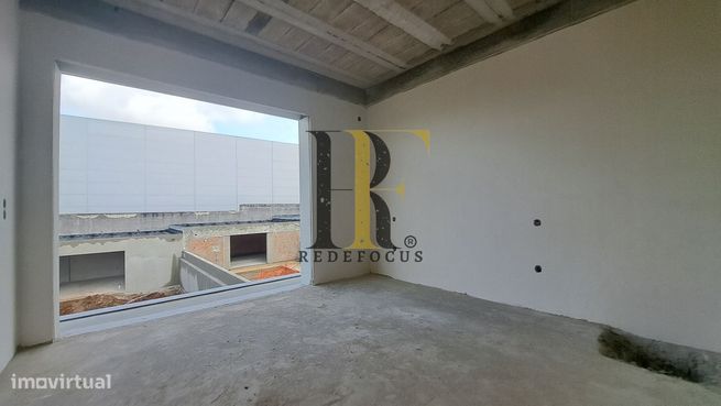 Moradia nova com piscina em Santa Maria de Lamas-14