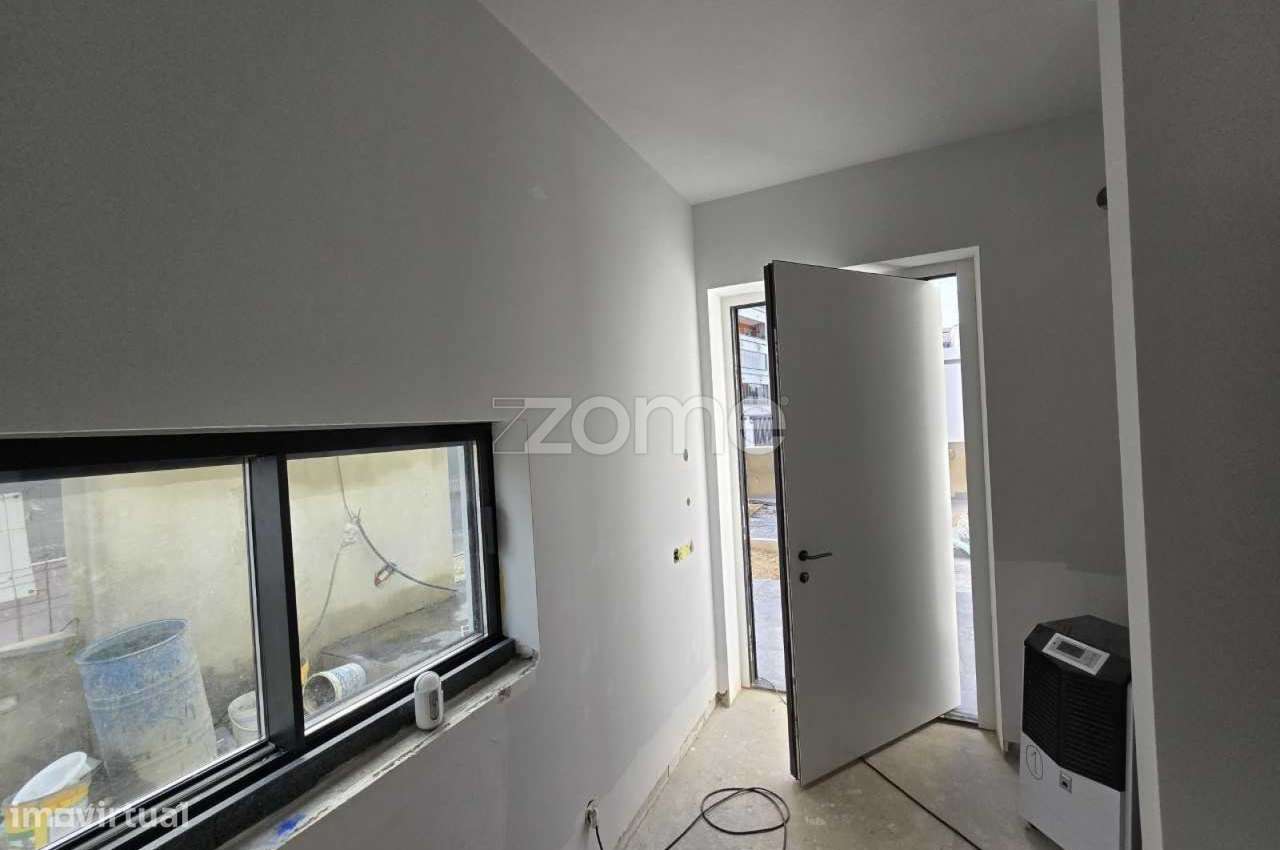 Moradia T4 com Elevador, Piscina e Jardim - Estoril - Cascais - Grande imagem: 4/51