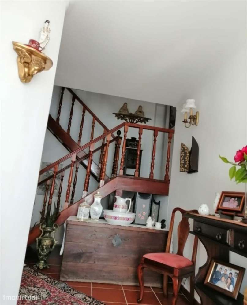 Moradia de Grande Dimensão com Potencial Habitacional, Turístico e de-37