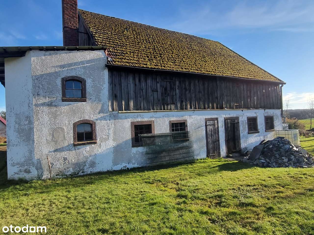 Urokliwy dom  z użytkowym poddaszem - Pełny obrazek: 4/7