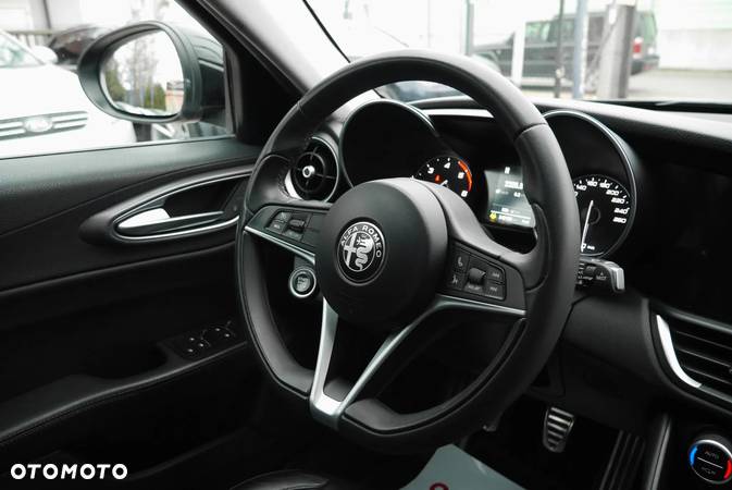 Alfa Romeo Giulia 2.2 D Turbo Super - 12