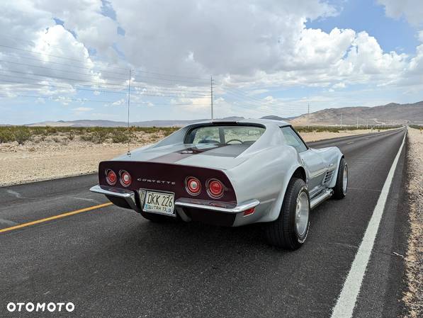 Chevrolet Corvette - 11