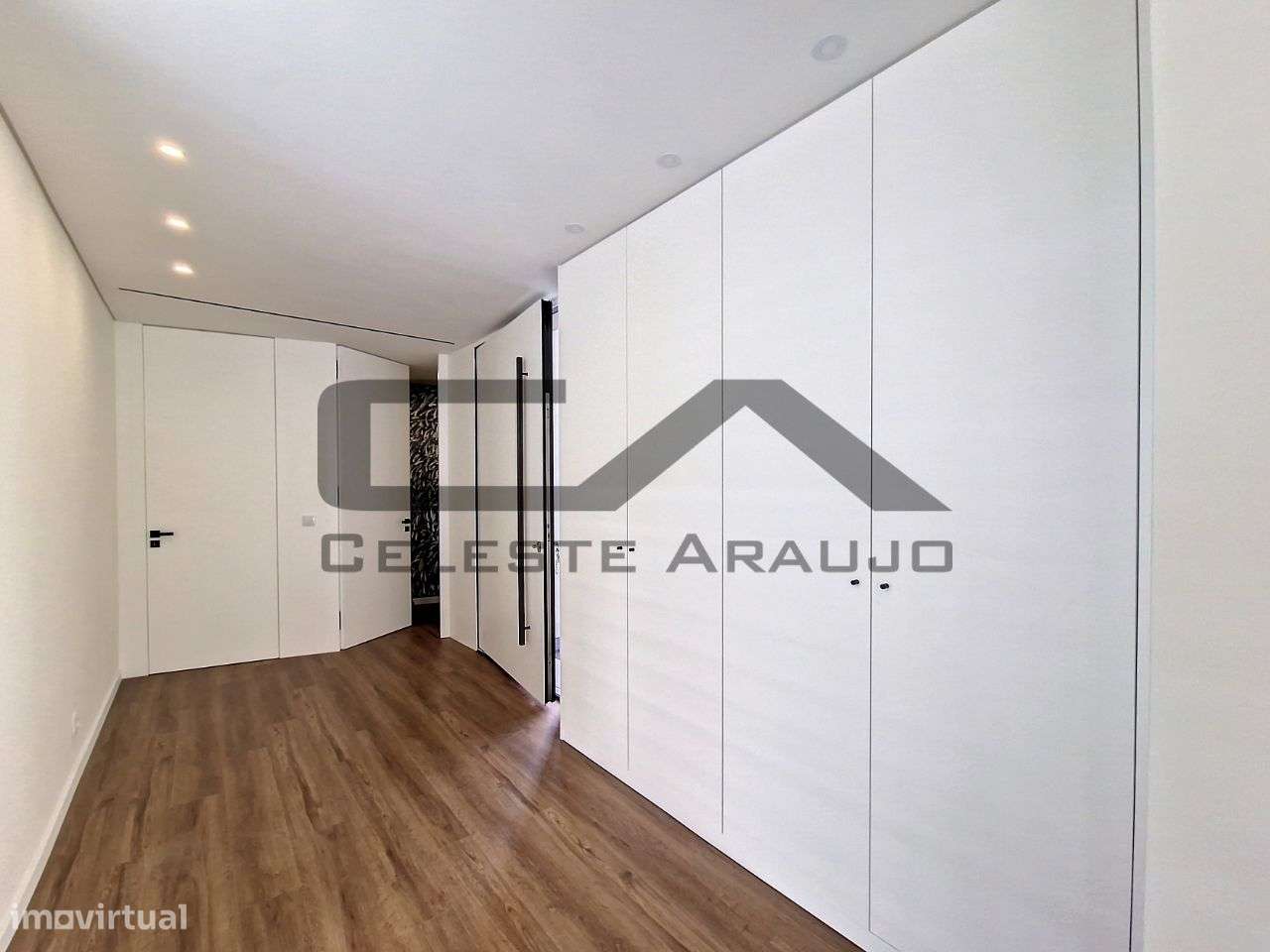 Moradia T4+1 Térrea, com piscina, Rio Meão-14