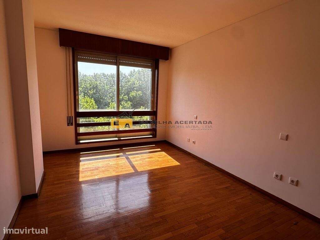 Apartamento T2 no Edifício Do Lago-9