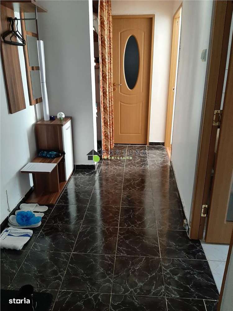 De vanzare apartament cu 2 camere decomandate in Racadau-2