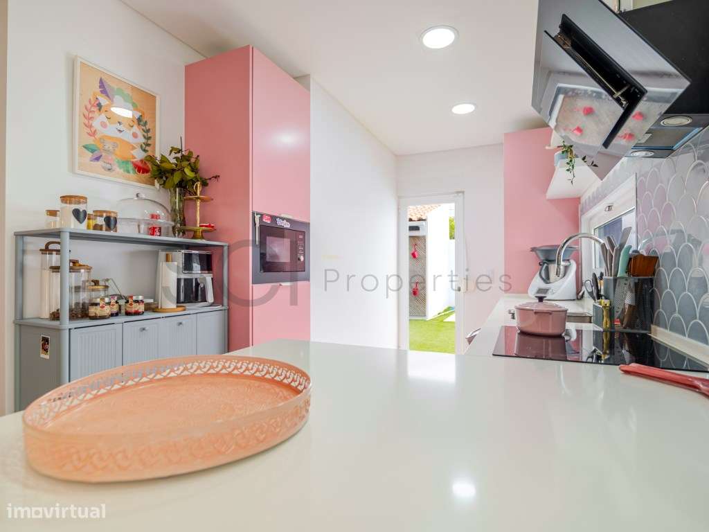 Moradia T3 com piscina nas Quintinhas, Charneca da Caparica. Estilo...-30