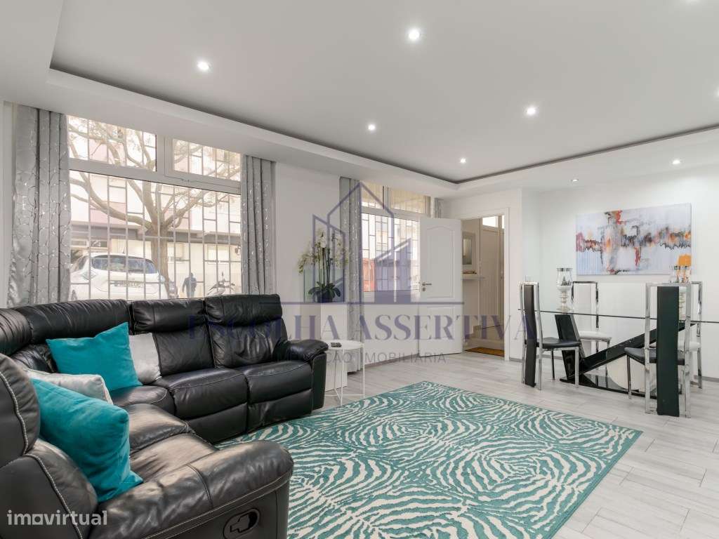 Loja com 95m2 transformada em apartamento T2-22