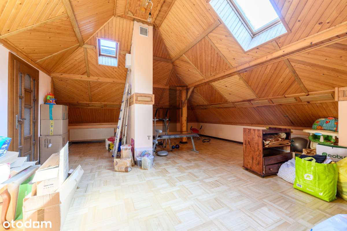 Willa z Ogromnym Potencjałem | Przestronna Działka-13