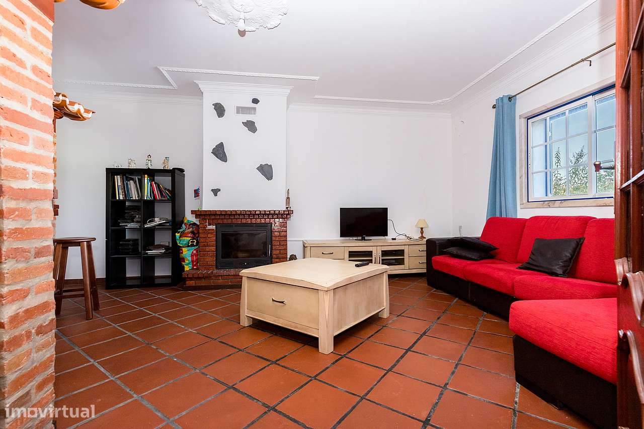 Moradia Isolada T4+2 com 245 m2 em Lote com 961 m2 na Aldeia de Nora,-6