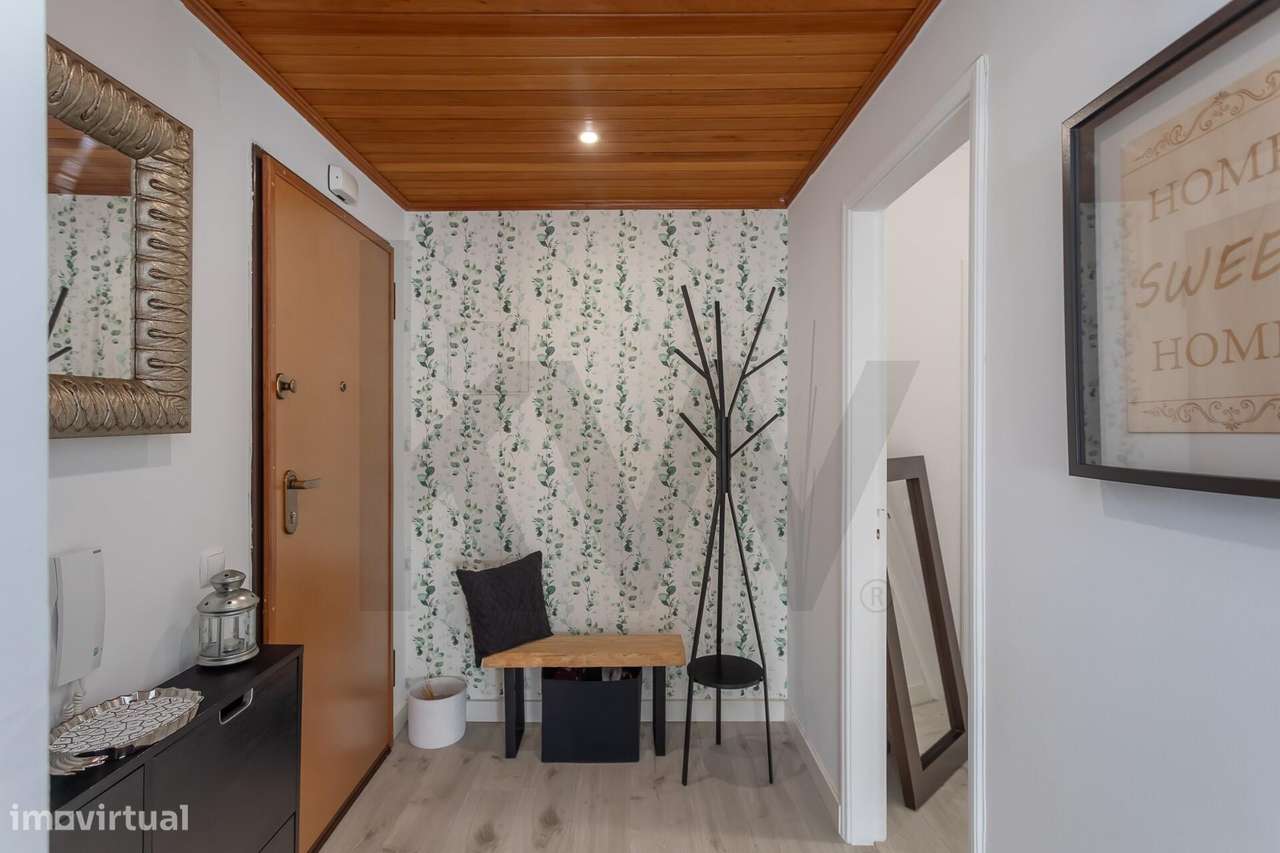 O Seu Novo Refúgio na Avenida de Fitares : T2 renovado e cheio de sol-6