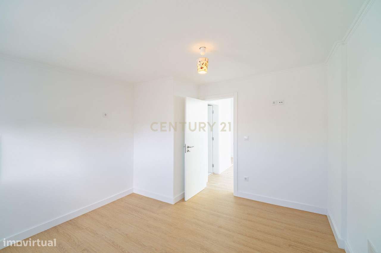 Moradia T6 com Piscina - Charneca de Caparica-26