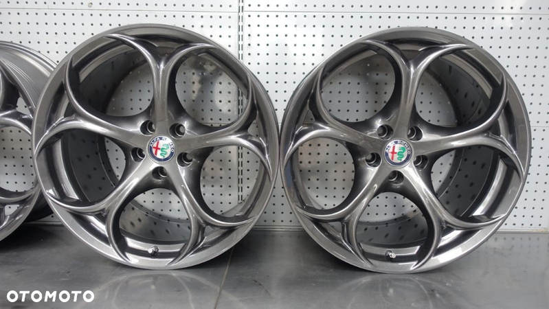 Felgi Alfa Romeo Giulia Q4 QV 19" 8J 10J ET33 ET41 5x110  156144302 - 5