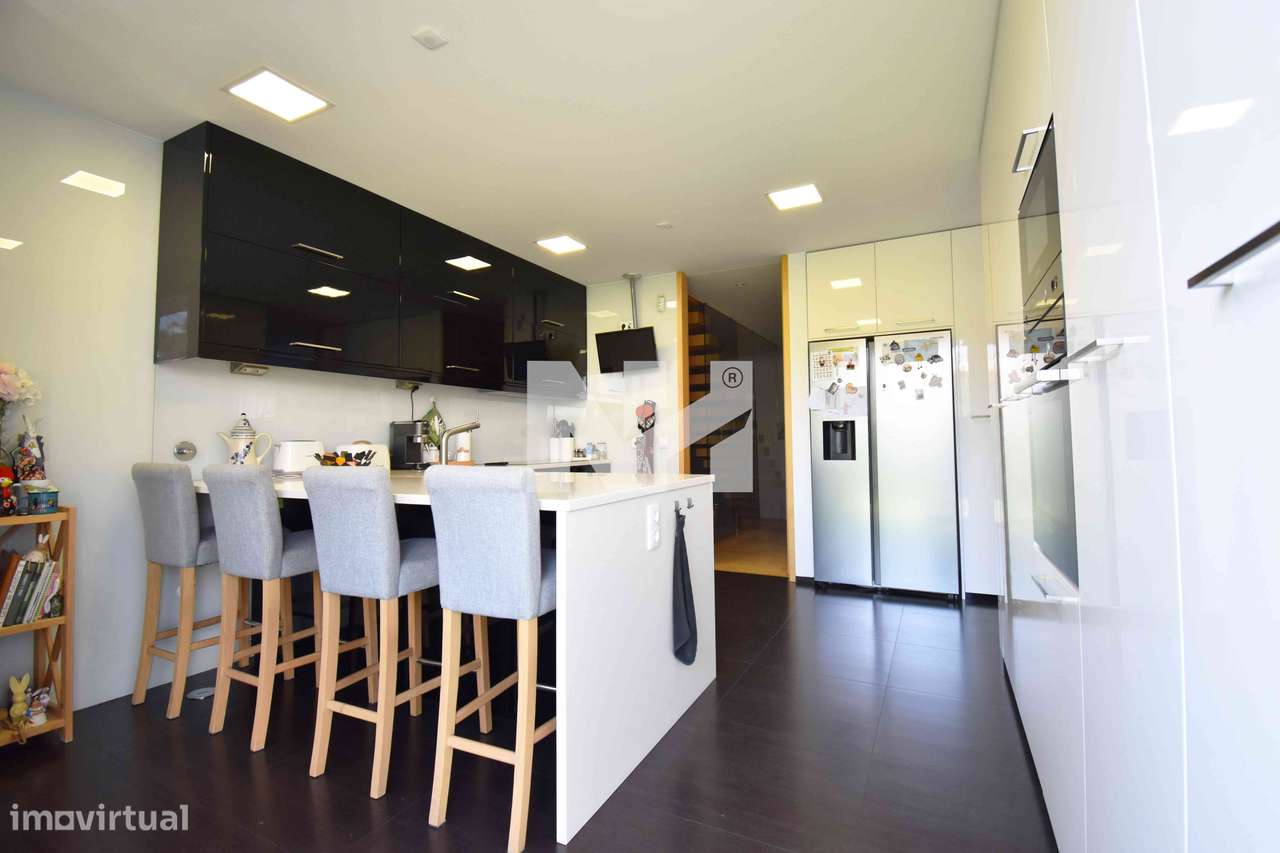 Moradia T4 | 4 Suites | Jardim | Centro | Maia-10