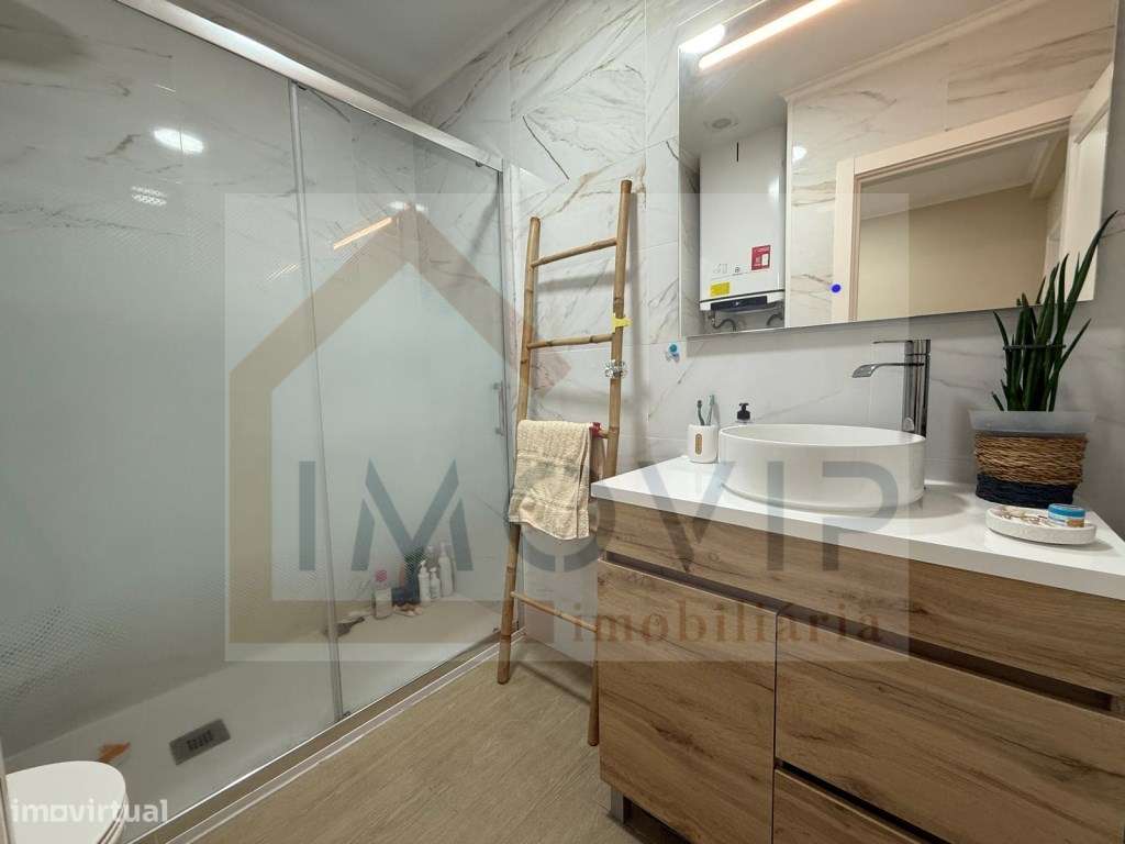 Apartamento T3 totalmente remodelado em zona nobre Setúbal-20