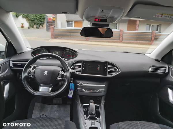 Peugeot 308 1.2 PureTech Allure Pack S&S EAT8 - 24