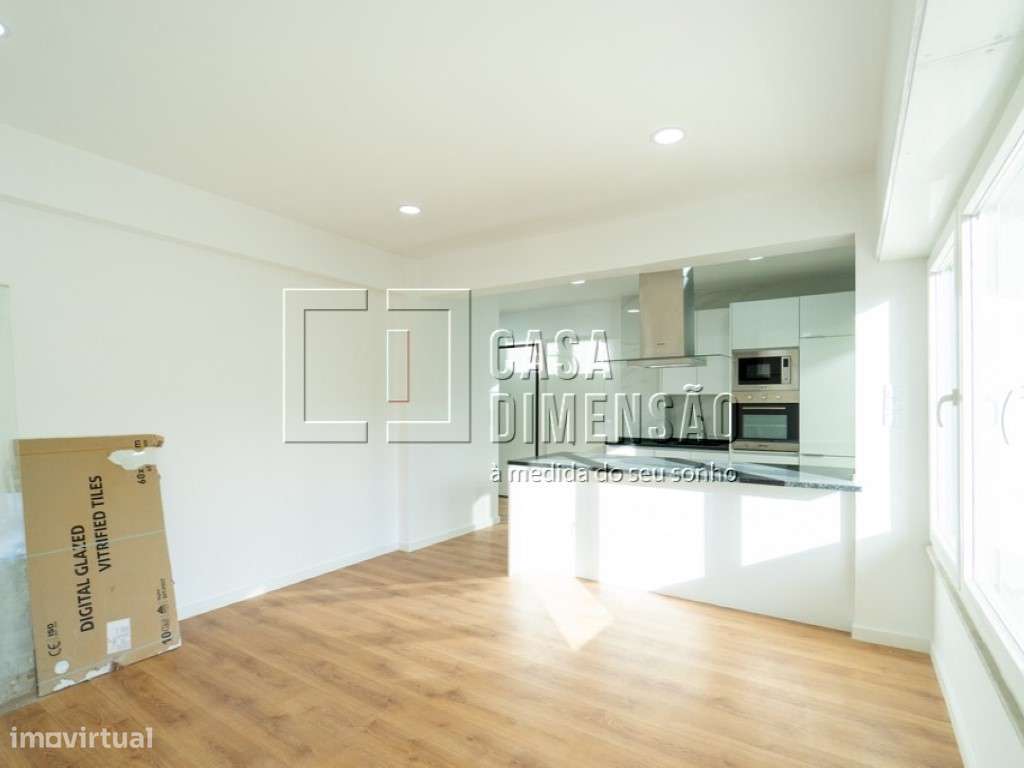 Apartamento de tipologia T3 com varanda, mobilado e equipado em Ben...-5