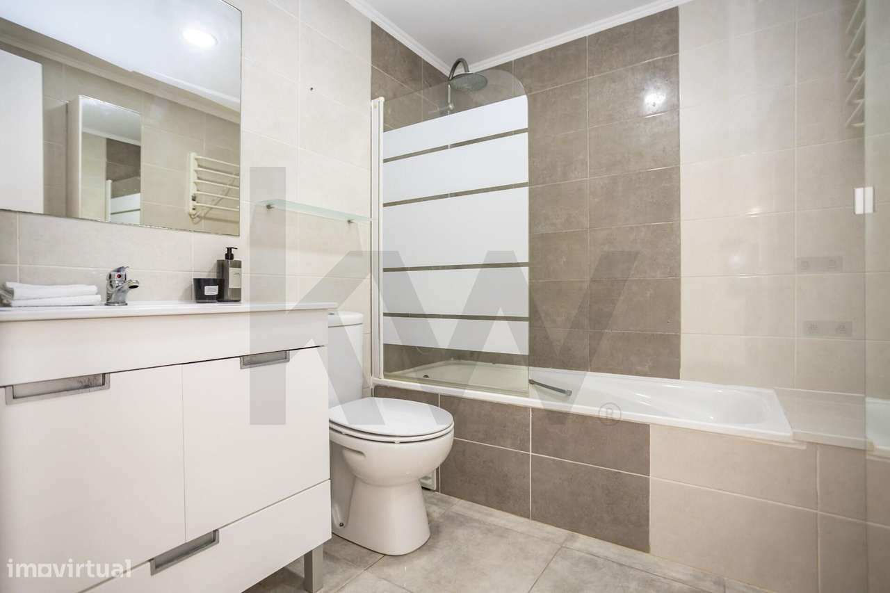 Apartamento T2 na Rua da Liberdade em Almada-22