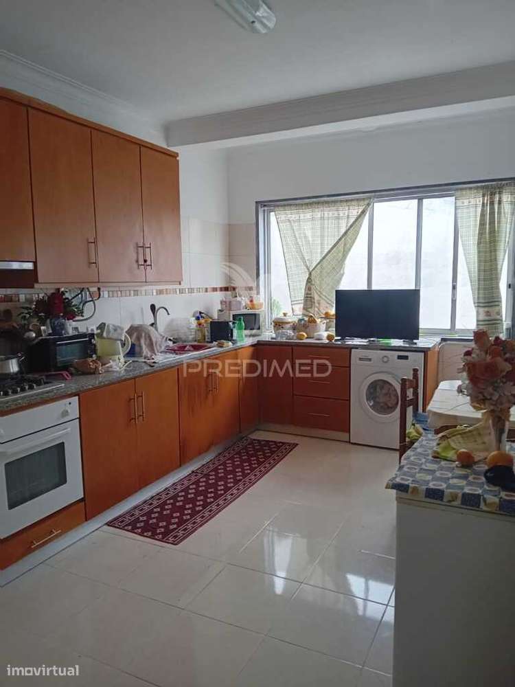 Moradia Geminada T6 mais uma loja em Pinhal de Frades - Grande imagem: 2/12