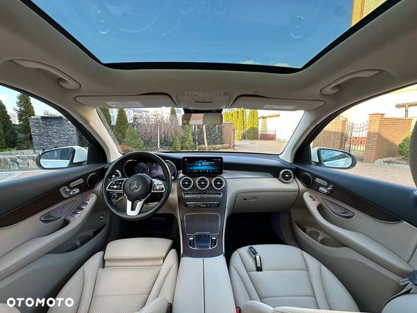 Mercedes-Benz GLC 300 4Matic 9G-TRONIC AMG Line Plus - 21