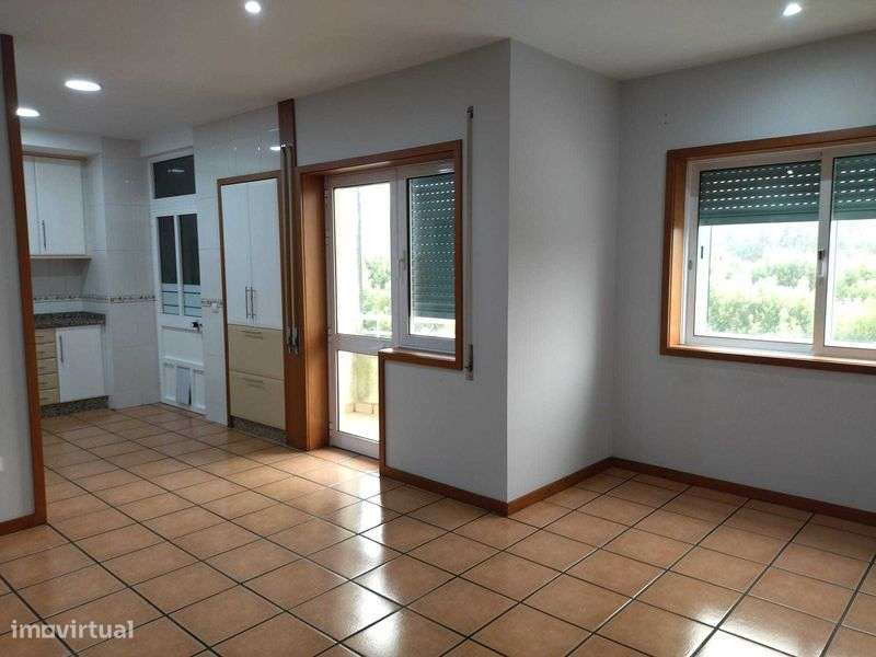 Apartamento T2+1 em Arrifana c/ Lugar de Garagem - Grande imagem: 4/12