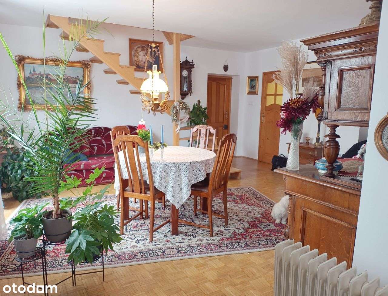 Dom 300 m2 z 2 niezależnymi mieszkaniami (2KW).-1