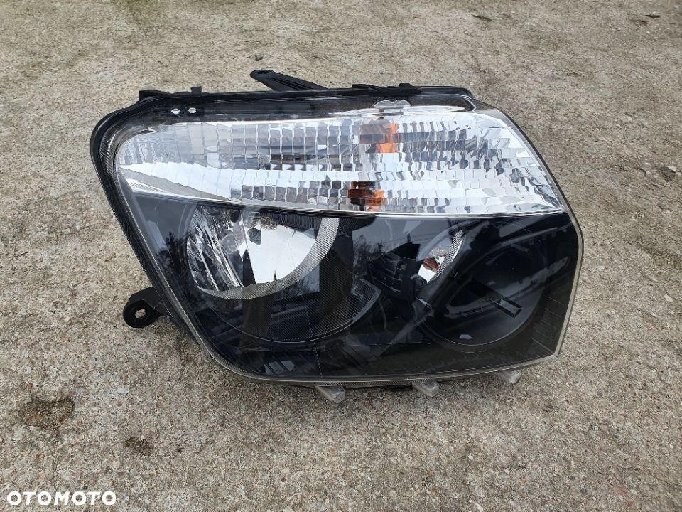 Dacia Duster I 09- reflektor przedni prawy lampa - 1