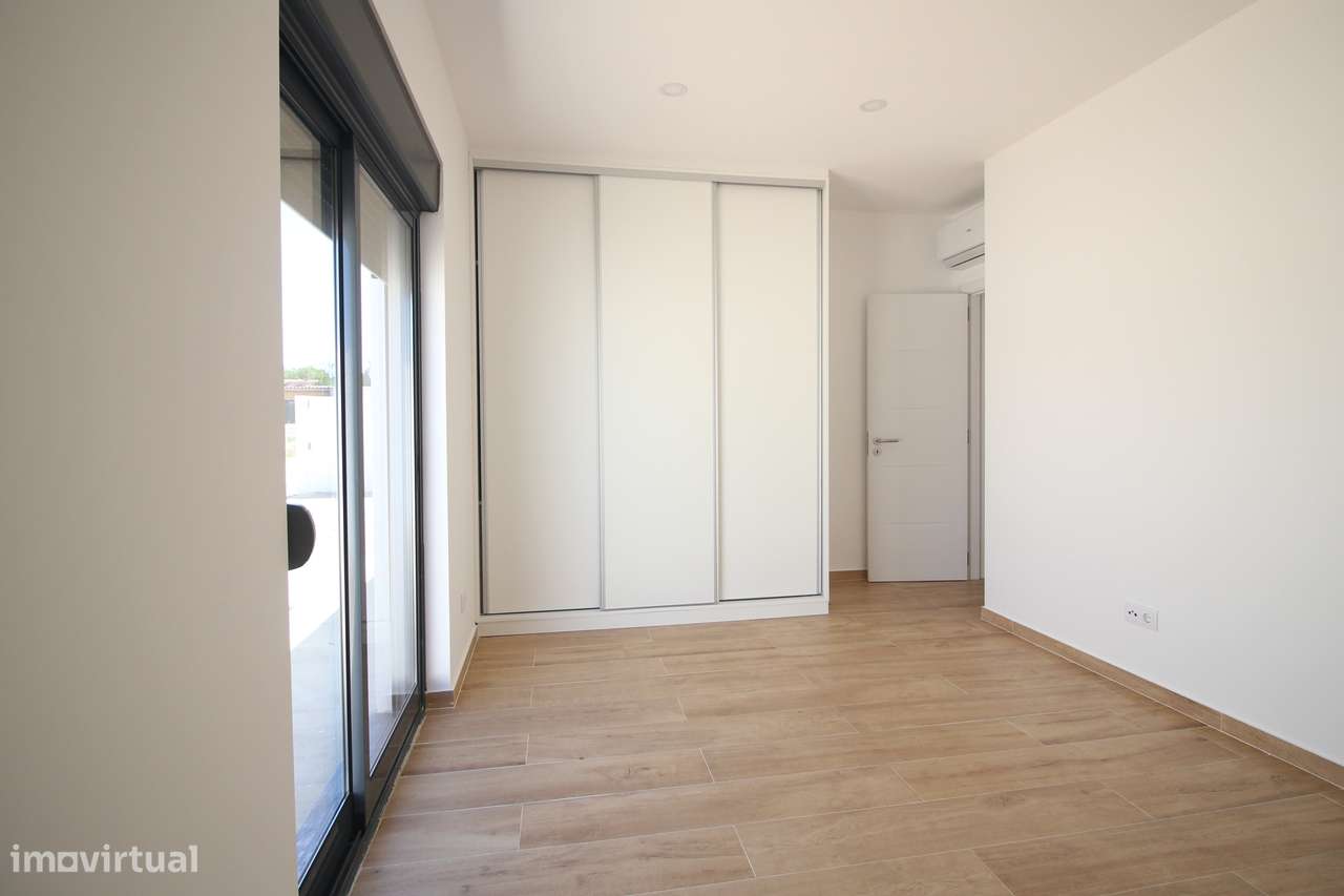 Moradia Térrea T3 Nova em lote de 340m2 em Fernão Ferro-11