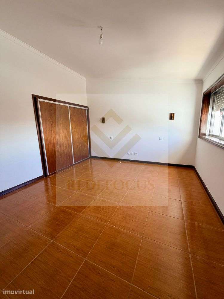 ​Moradia V5 Totalmente Restaurada no Centro de Escapães-12