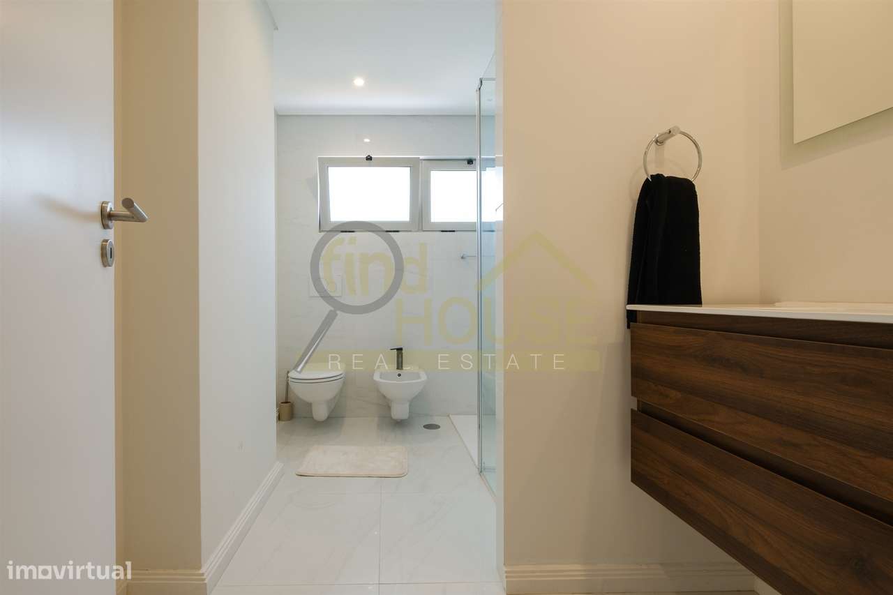 Vende-se T2 remodelado com garagem e arrecadação com vista para o jard-23