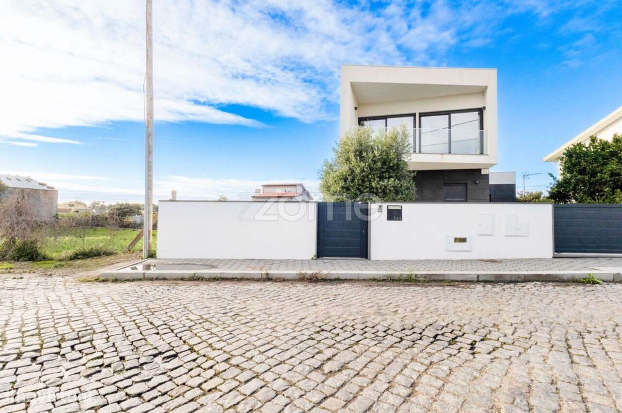 Moradia Individual a 800 metros da Praia de Canidelo - Grande imagem: 3/39